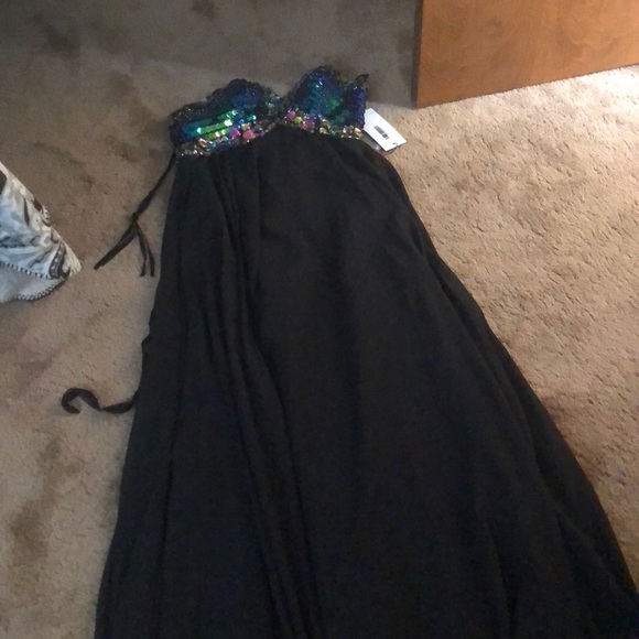 Prom dress - Picture 3 of 3
